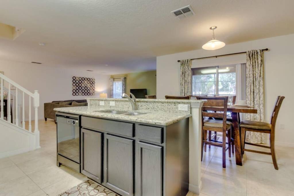 كيسيمي 4 Bedroom Quiet Pool Home المظهر الخارجي الصورة